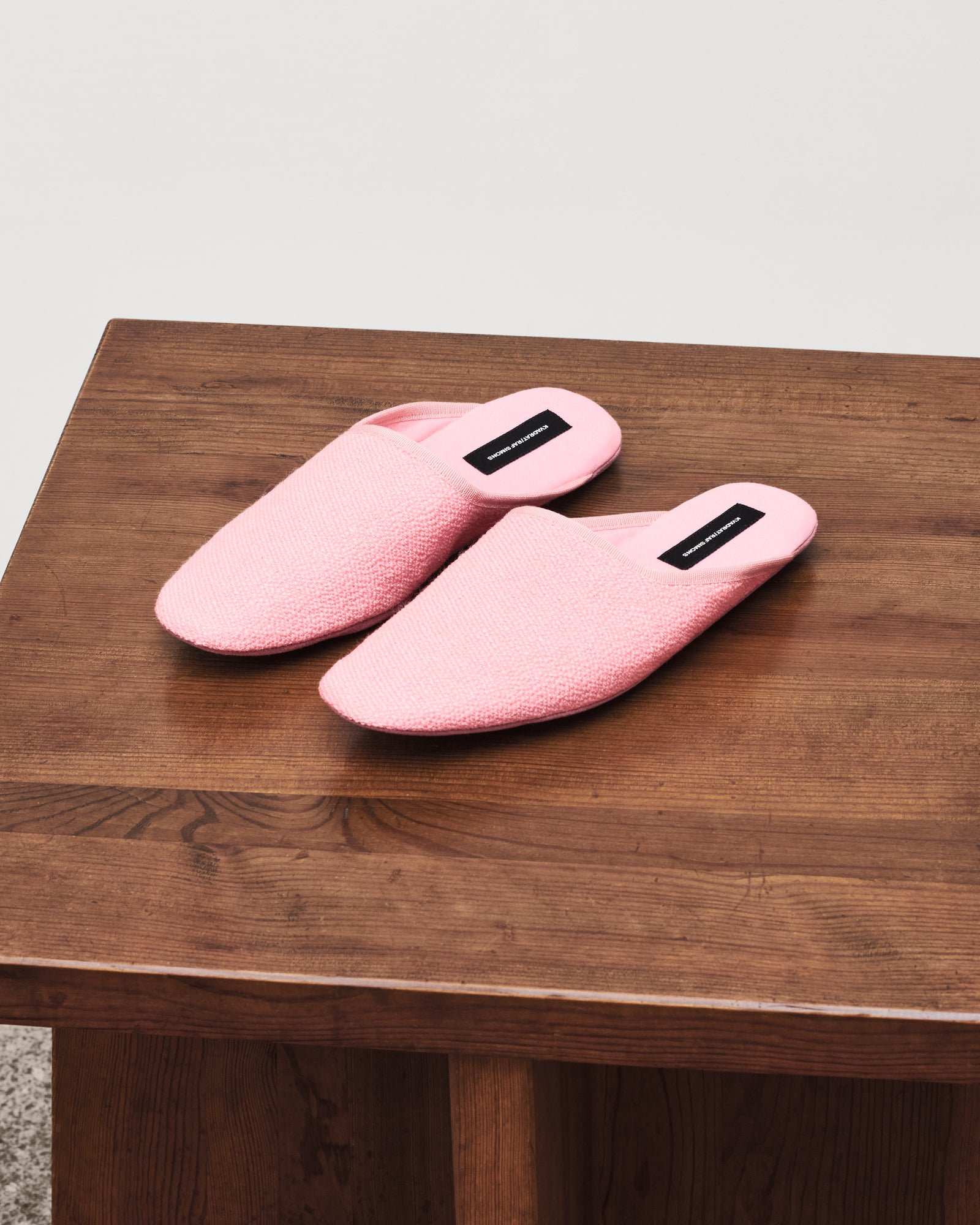 kvadrat raf simons pink slippers