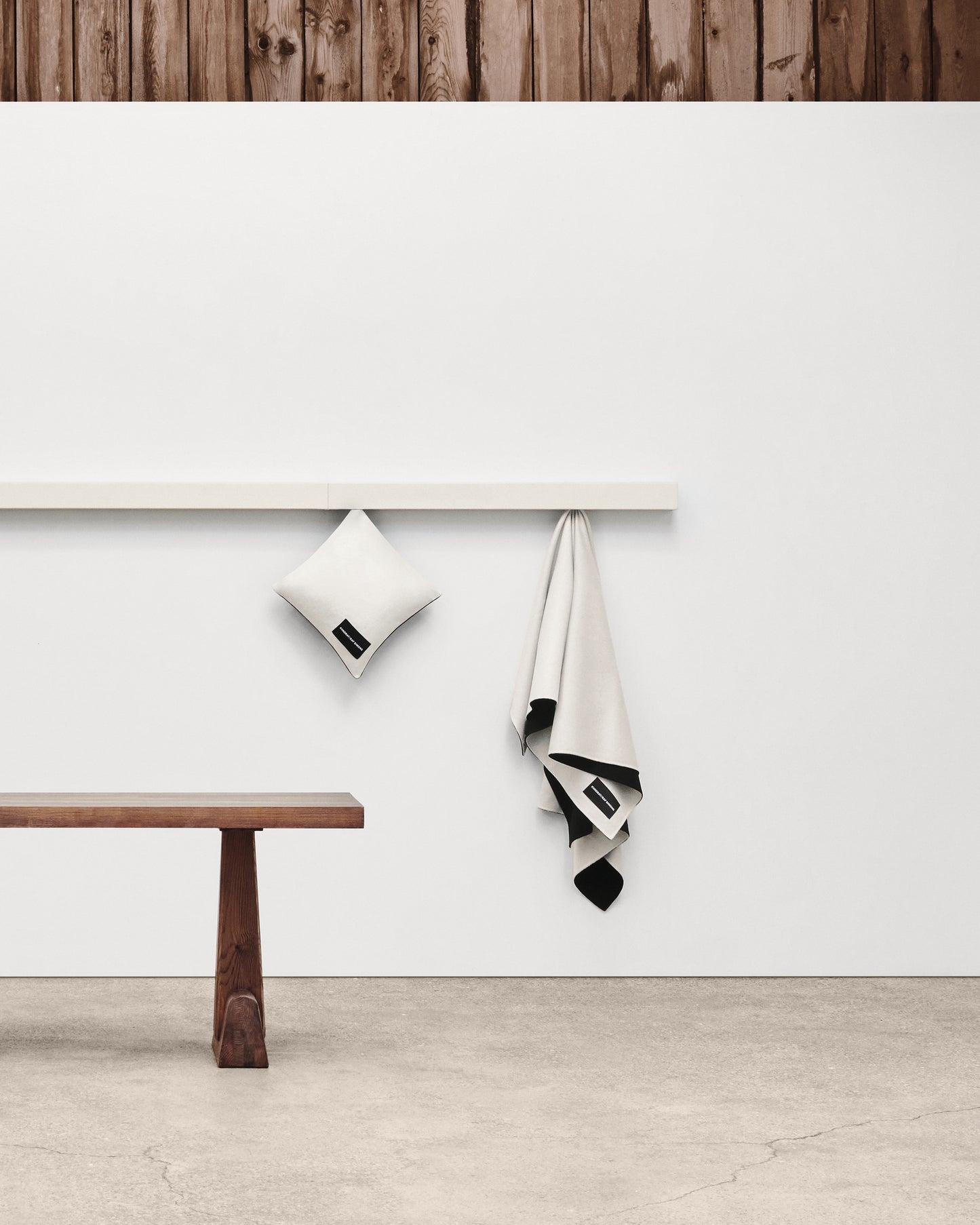 Double Face Cashmere Throw| Black and Off White